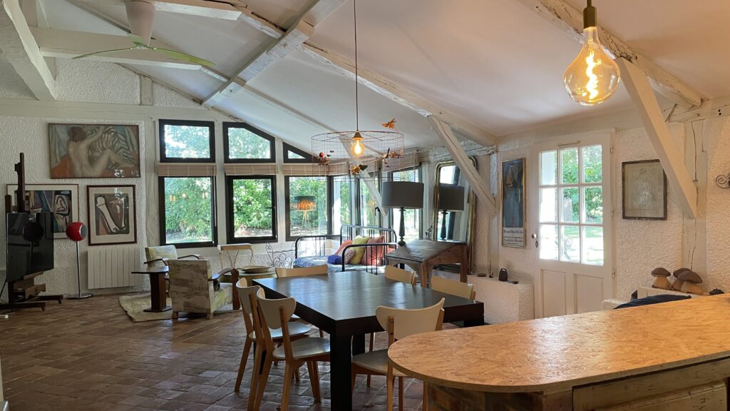 pièce de vie bergerie-petitcaoule-piscine-chevaux-maison-location-landes-maison à louer-accueil chevaux-maison à louer avec piscine